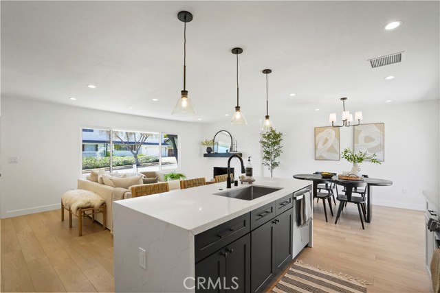 270 Fairfax Avenue, Ventura CA: https://media.crmls.org/medias/ee3a051e-9e78-4113-9ada-ab3743cab131.jpg