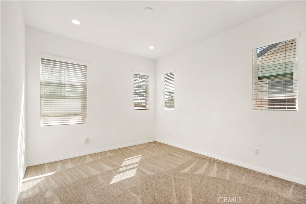 MLS #WS25110783 img 23