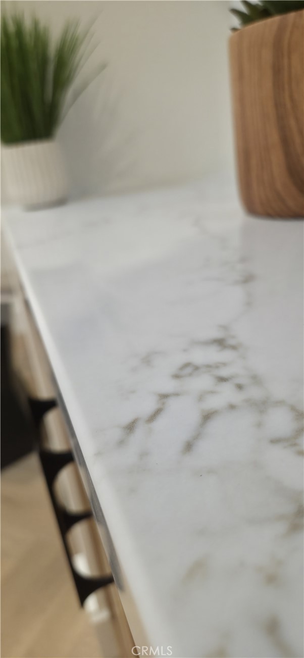 https://media.crmls.org/medias/ee3addd9-7e36-4d7a-899a-f87ef7354e6c.jpg?preset=X-Large