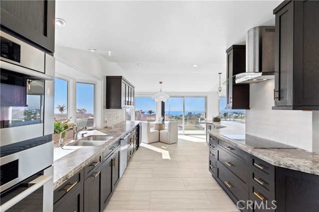 Detail Gallery Image 6 of 46 For 440 Mendoza, Corona Del Mar,  CA 92625 - 4 Beds | 3/1 Baths