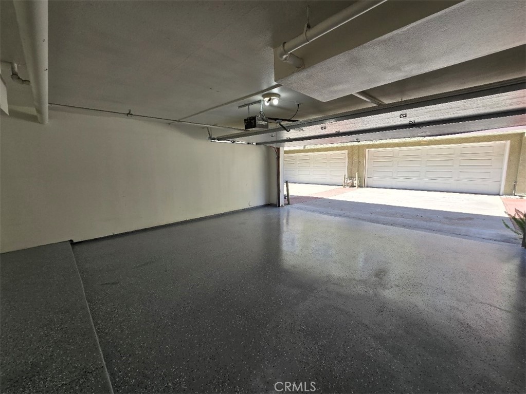 https://media.crmls.org/medias/ee3b49c9-2517-420f-a8cc-976dccb7f8e8.jpg?preset=X-Large