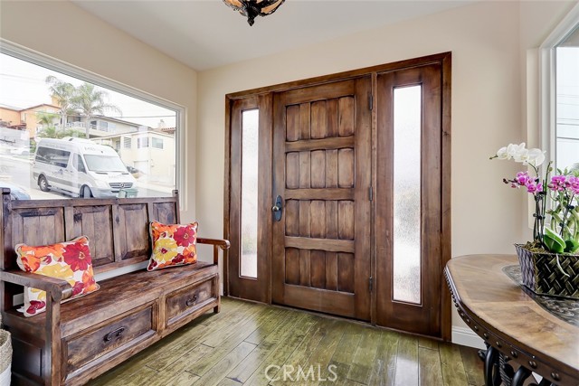 Sunny & Bright foyer with ocean views