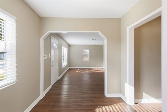 Detail Gallery Image 7 of 31 For 2010 N Corlett, Los Angeles,  CA 90059 - 3 Beds | 2 Baths