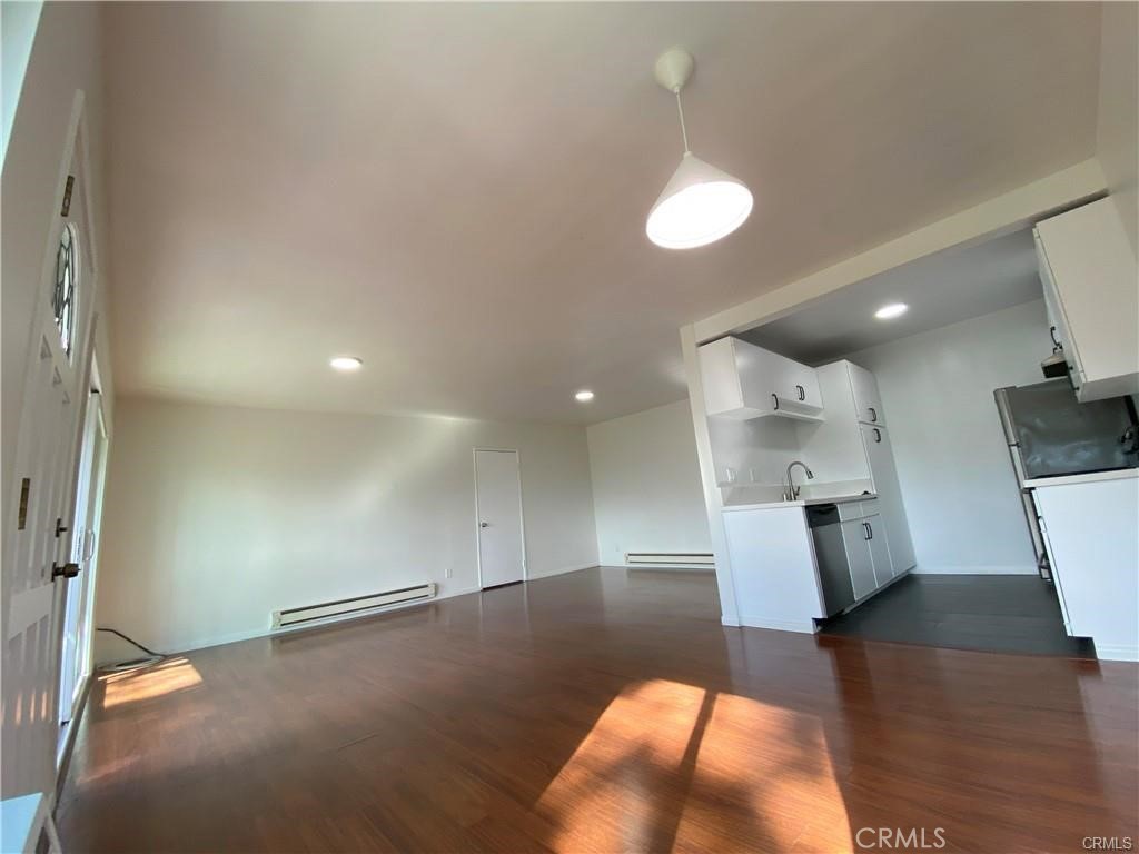 https://media.crmls.org/medias/ee3d2294-5e51-46c0-b1c1-a47b70d4798c.jpg?preset=X-Large