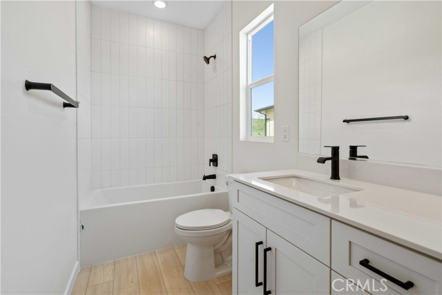 Detail Gallery Image 10 of 13 For 27653 Sequel Ct, Valencia,  CA 91381 - 4 Beds | 3 Baths