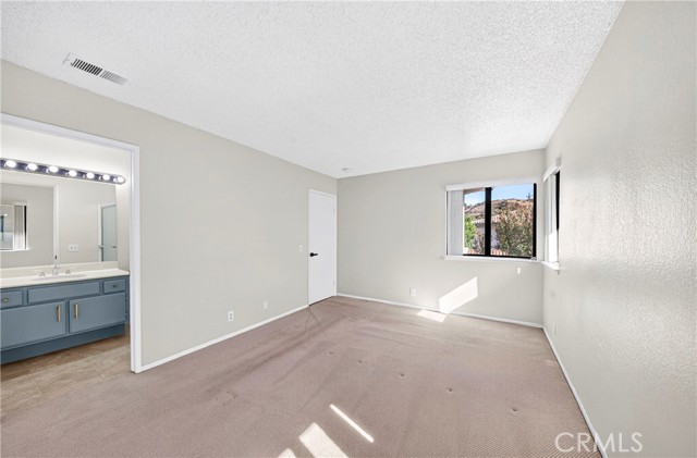 25 Willowcrest photo 17