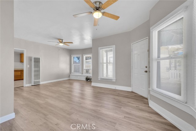 442 E Arrow, Upland CA: https://media.crmls.org/medias/ee3fcf98-1650-4659-b614-c34084b766c8.jpg