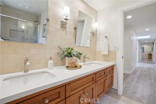 13811 Palace Way, Tustin CA: https://media.crmls.org/medias/ee408863-8bb8-4b3a-8aef-7c23bde56739.jpg