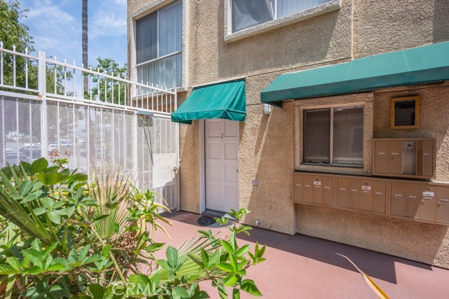 110 W Maple Street, Glendale CA: https://media.crmls.org/medias/ee40d119-6711-4b9a-b013-7456c4c84dbc.jpg