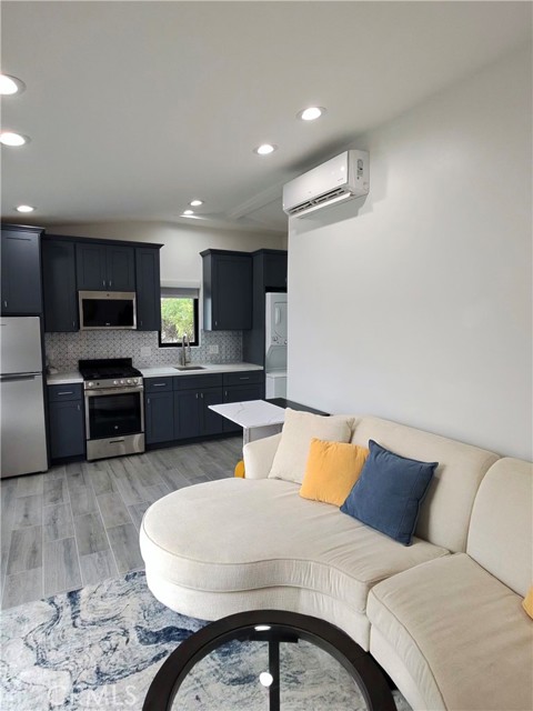 Detail Gallery Image 6 of 16 For 5130 E Burnett a,  Long Beach,  CA 90815 - 1 Beds | 1 Baths