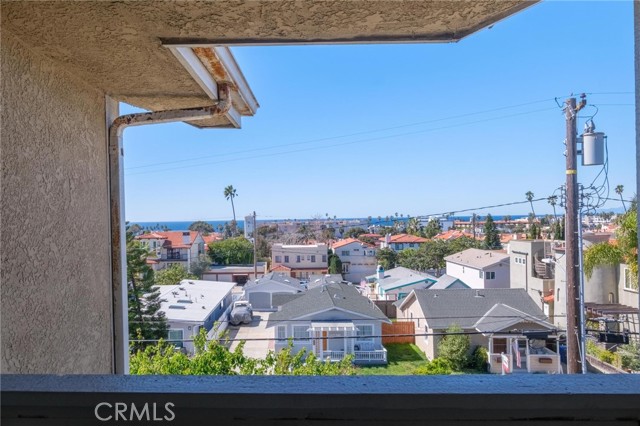 Detail Gallery Image 29 of 43 For 222 S Guadalupe Ave #1,  Redondo Beach,  CA 90277 - 4 Beds | 2/1 Baths