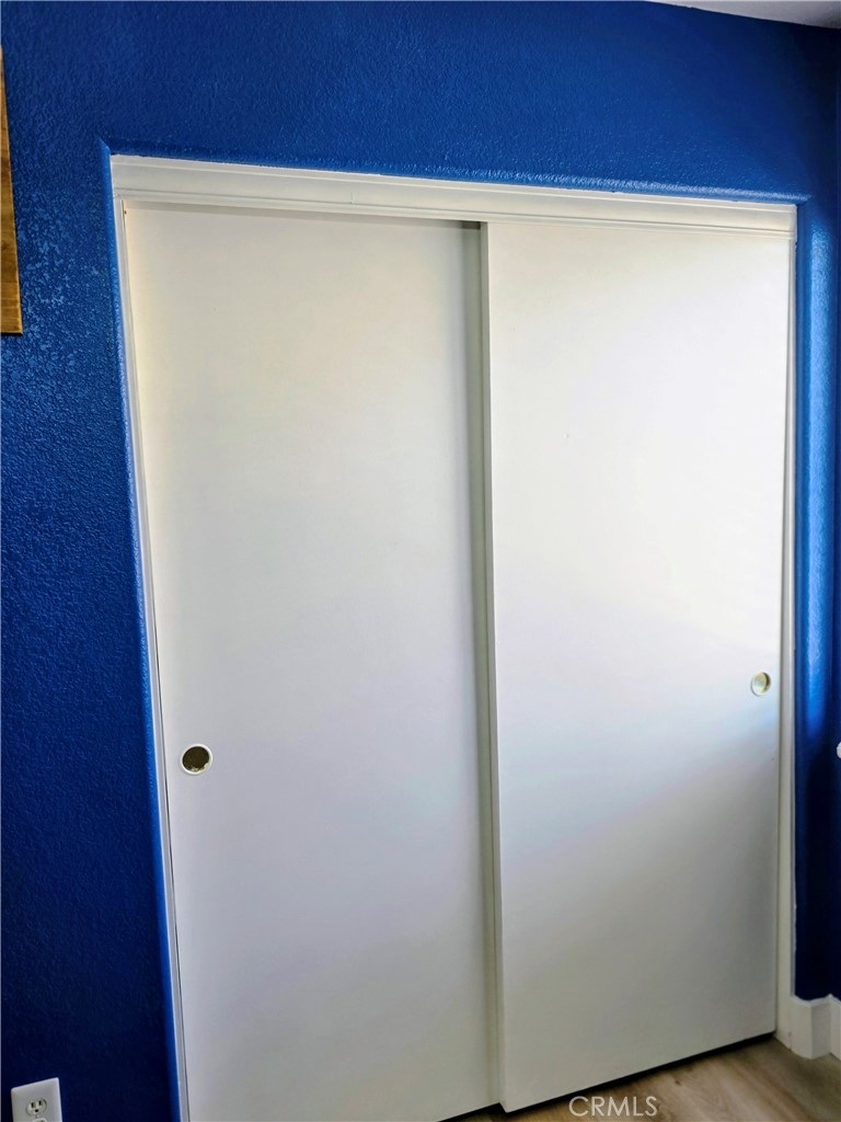 https://media.crmls.org/medias/ee41c333-a287-4f72-8711-d859aede527b.jpg?preset=X-Large