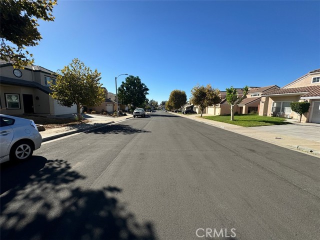 Detail Gallery Image 7 of 40 For 10572 Pepper Ridge Ln, Moreno Valley,  CA 92557 - 4 Beds | 2/1 Baths