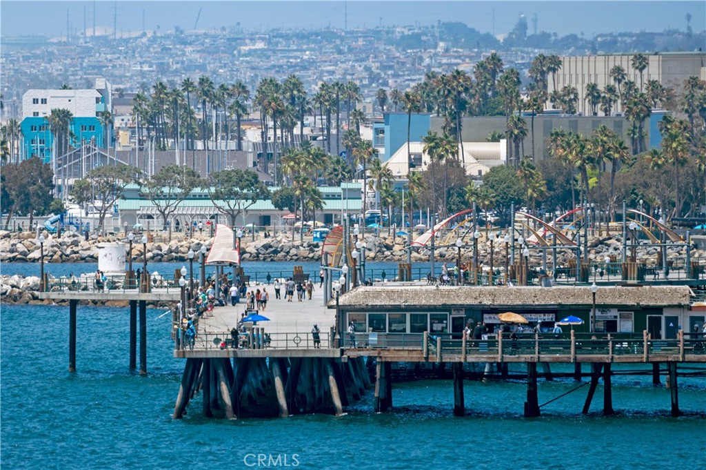 https://media.crmls.org/medias/ee42c96d-c52a-4e7b-8f56-8115a1502a33.jpg?preset=X-Large