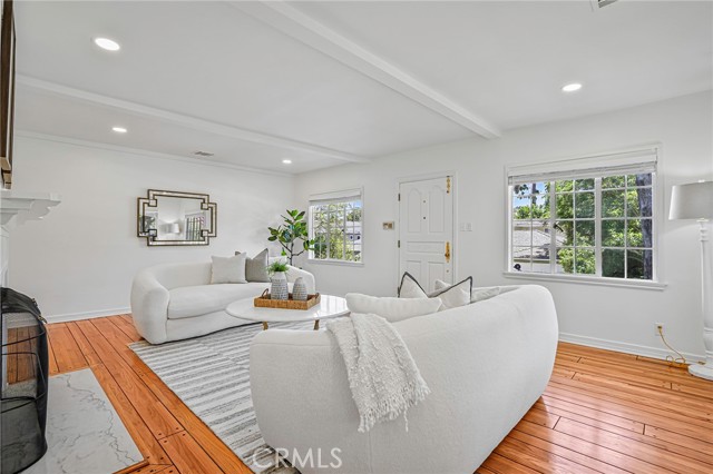 3975 Van Noord Avenue, Studio City CA: https://media.crmls.org/medias/ee433a50-c883-4fc9-a115-66c3d4b212e6.jpg