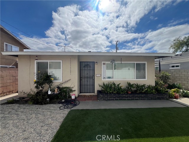 10842 Pine Street, Los Alamitos CA: https://media.crmls.org/medias/ee434564-3ebe-4364-a663-94c49d64c3e7.jpg