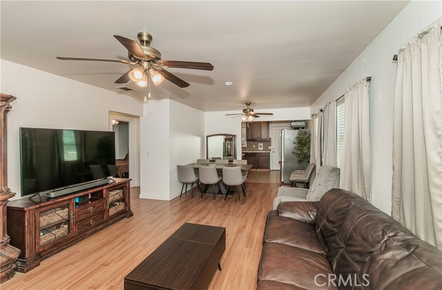 1492 W Sumner Avenue, Fresno CA: https://media.crmls.org/medias/ee43ad27-89eb-4eb7-8947-f0fd5f99de3c.jpg