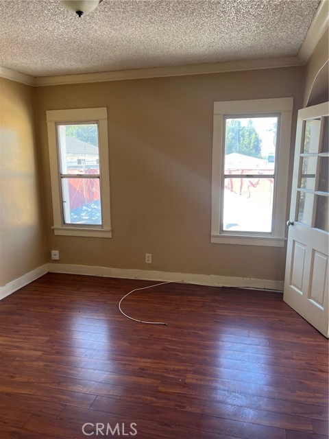 Detail Gallery Image 6 of 15 For 250 W 49th St, Los Angeles,  CA 90037 - – Beds | – Baths