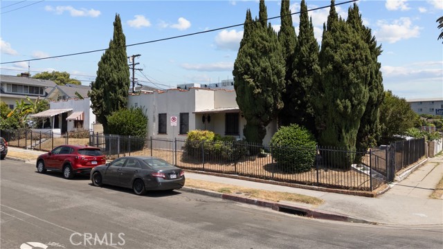 201 N Carondelet Street, Los Angeles CA: https://media.crmls.org/medias/ee44353c-2069-4023-a286-5b9475c51f6a.jpg