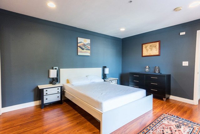 110 W Maple Street, Glendale CA: https://media.crmls.org/medias/ee4479ac-7f00-497b-901c-25ac3ef5fbc6.jpg