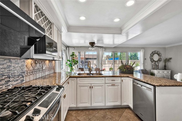 Detail Gallery Image 18 of 66 For 5865 Rexford Ave, Cypress,  CA 90630 - 5 Beds | 4 Baths