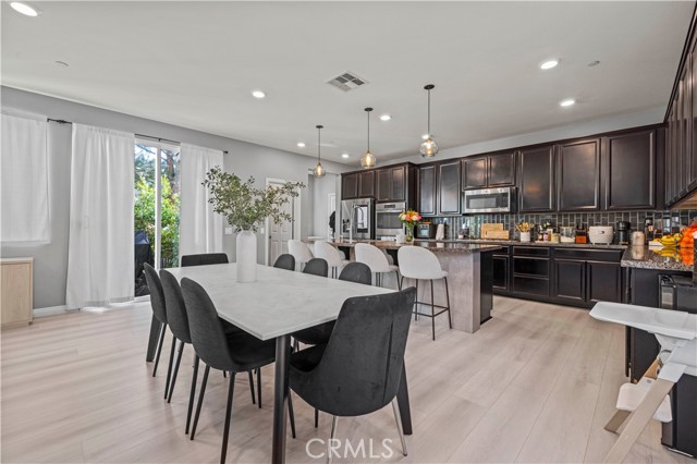 Detail Gallery Image 16 of 60 For 24106 Village Cir, Valencia,  CA 91354 - 4 Beds | 3 Baths