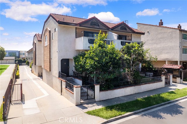321 N Lincoln Avenue, Monterey Park CA: https://media.crmls.org/medias/ee4619bf-3a53-4f69-8bae-10aa6cf7b89a.jpg