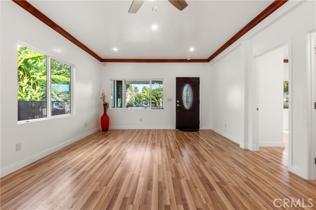 Detail Gallery Image 6 of 41 For 1330 W 48th St, Los Angeles,  CA 90037 - 4 Beds | 3/1 Baths