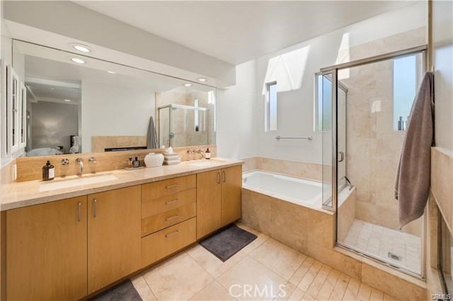 Detail Gallery Image 12 of 22 For 505 .5 Poinsettia Ave, Corona Del Mar,  CA 92625 - 2 Beds | 2/1 Baths