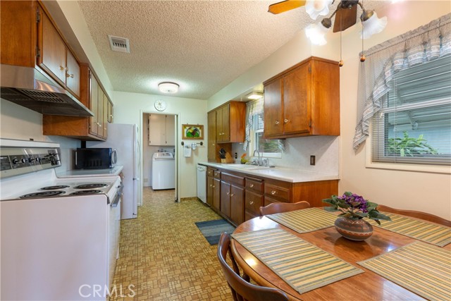 Detail Gallery Image 13 of 49 For 1702 E 53rd St, Long Beach,  CA 90805 - 3 Beds | 2 Baths