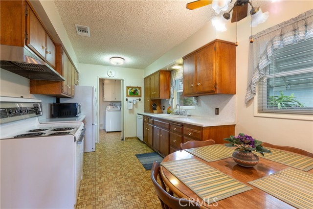 Detail Gallery Image 13 of 49 For 1702 E 53rd St, Long Beach,  CA 90805 - 3 Beds | 2 Baths