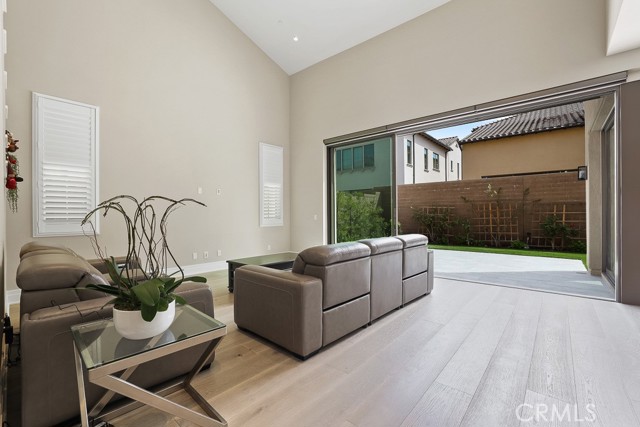 Detail Gallery Image 9 of 48 For 149 Roscomare, Irvine,  CA 92602 - 4 Beds | 4/1 Baths