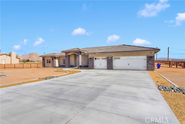 Detail Gallery Image 3 of 47 For 21192 Zuni Rd, Apple Valley,  CA 92307 - 4 Beds | 3/1 Baths