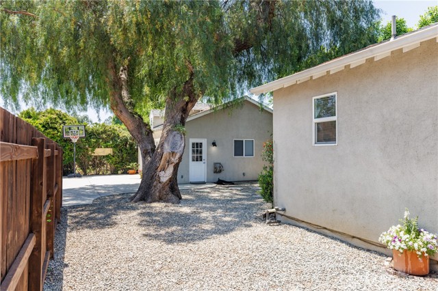 7441 Sylvia Avenue, Reseda CA: https://media.crmls.org/medias/ee492ade-b465-4d79-827a-25aee62a2870.jpg