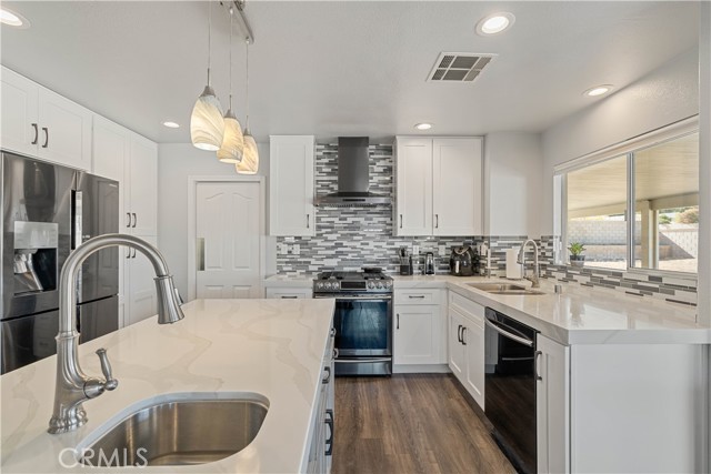 Detail Gallery Image 13 of 27 For 41541 Ventana Dr, Palmdale,  CA 93551 - 5 Beds | 4/1 Baths