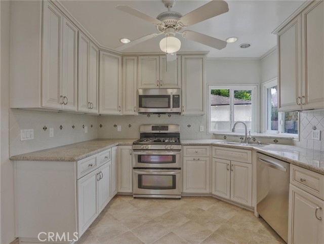 1017 Cordova Avenue, Glendale CA: https://media.crmls.org/medias/ee49ec6c-83e7-416b-930e-56e80d3de288.jpg