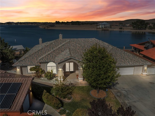 14526 Galleon Lane, Helendale CA: https://media.crmls.org/medias/ee4a0db9-33db-48a4-a797-8b94a5d575ff.jpg