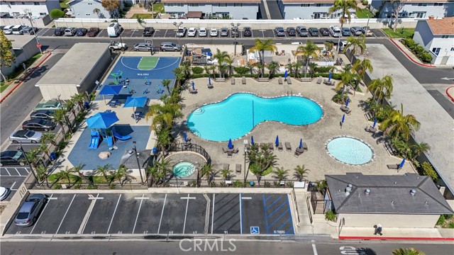 Detail Gallery Image 10 of 16 For 19847 Kingswood Ln, Huntington Beach,  CA 92646 - 2 Beds | 1/1 Baths