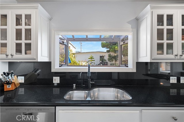 1800 Highland Avenue, Manhattan Beach CA: https://media.crmls.org/medias/ee4a7d17-43c0-4031-8f39-cd8748841a4e.jpg