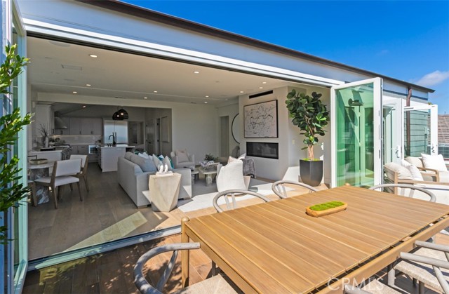 Detail Gallery Image 6 of 47 For 1373 N Coast Hwy, Laguna Beach,  CA 92651 - 3 Beds | 3/1 Baths