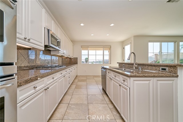 Detail Gallery Image 7 of 37 For 7 Volta Del Tintori St, Lake Elsinore,  CA 92532 - 5 Beds | 4/1 Baths