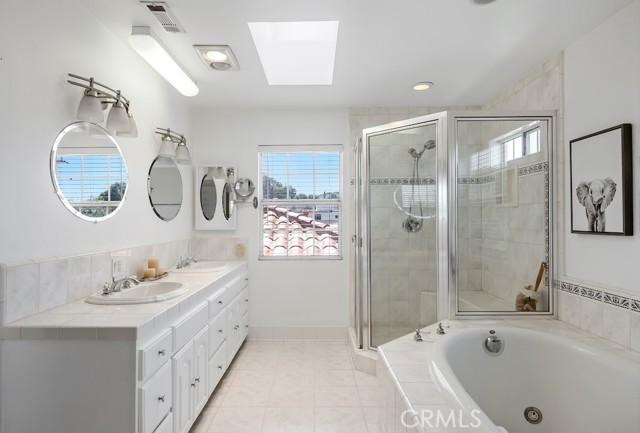 870 Rosecrans Avenue, Manhattan Beach, California 90266, 3 Bedrooms Bedrooms, ,2 BathroomsBathrooms,Residential,Sold,Rosecrans,SB21187159