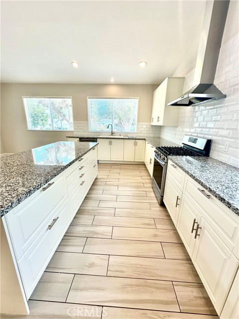 17223 Kingsbury Street, Granada Hills CA: https://media.crmls.org/medias/ee4bb8cc-d621-42b5-8621-5c96a1341ed2.jpg