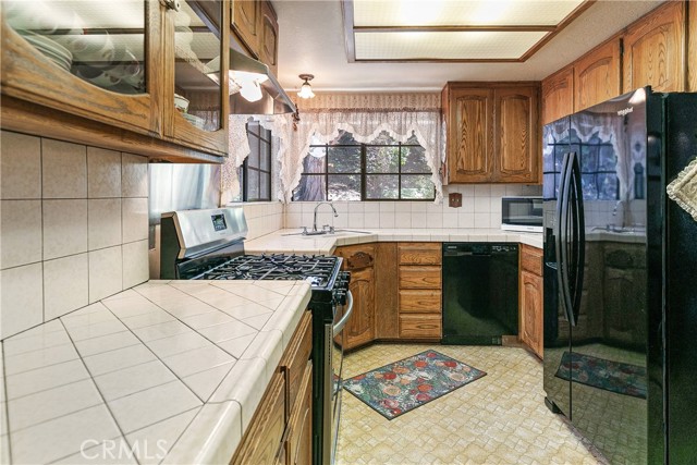 Detail Gallery Image 12 of 31 For 329 Grass Valley Rd, Lake Arrowhead,  CA 92352 - 3 Beds | 2 Baths