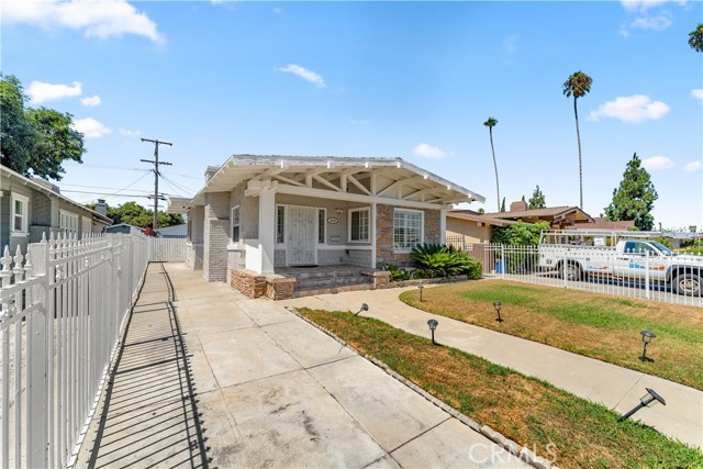 Detail Gallery Image 2 of 31 For 3559 S Gramercy Pl, Los Angeles,  CA 90018 - 3 Beds | 2 Baths