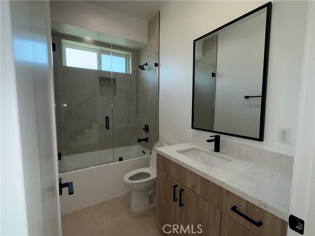5044 Laurel Canyon Boulevard, Valley Village CA: https://media.crmls.org/medias/ee4d66ba-c419-4536-b7f8-44072d73d484.jpg