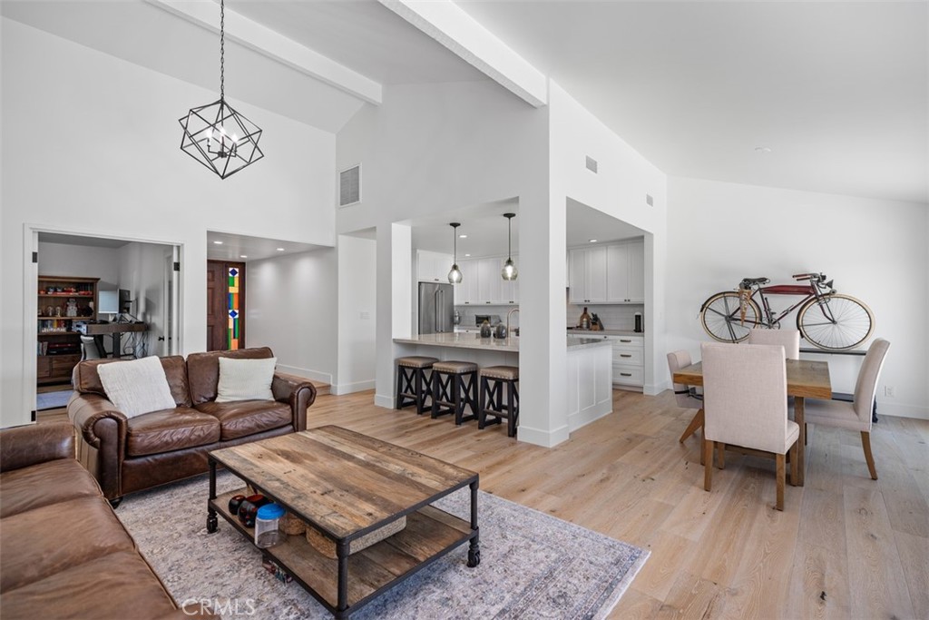 Ee4dde06 F5aa 45f9 829e 84c38ea094b5