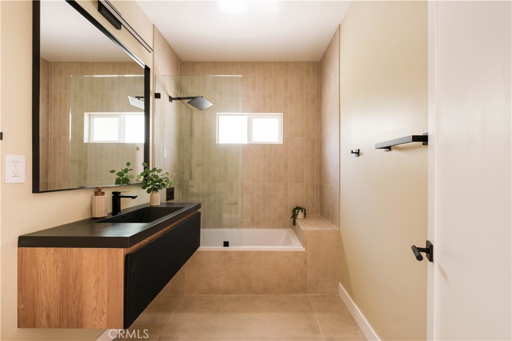 https://media.crmls.org/medias/ee4df58d-cf17-4804-b693-6d8625672f89.jpg?preset=X-Large