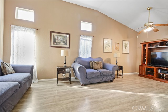 Detail Gallery Image 9 of 61 For 810 River Raft Ct, Modesto,  CA 95351 - 4 Beds | 3 Baths