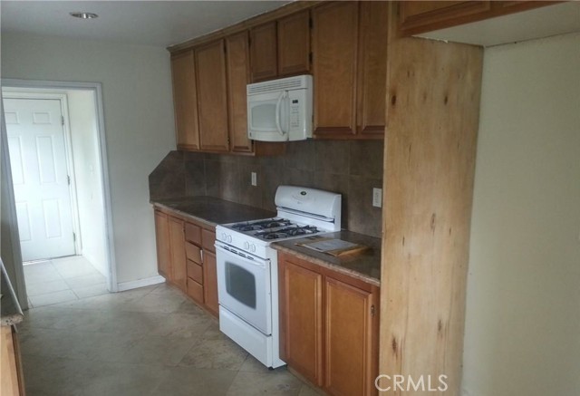 Detail Gallery Image 7 of 7 For 18264 Pine Ave, Fontana,  CA 92335 - – Beds | – Baths